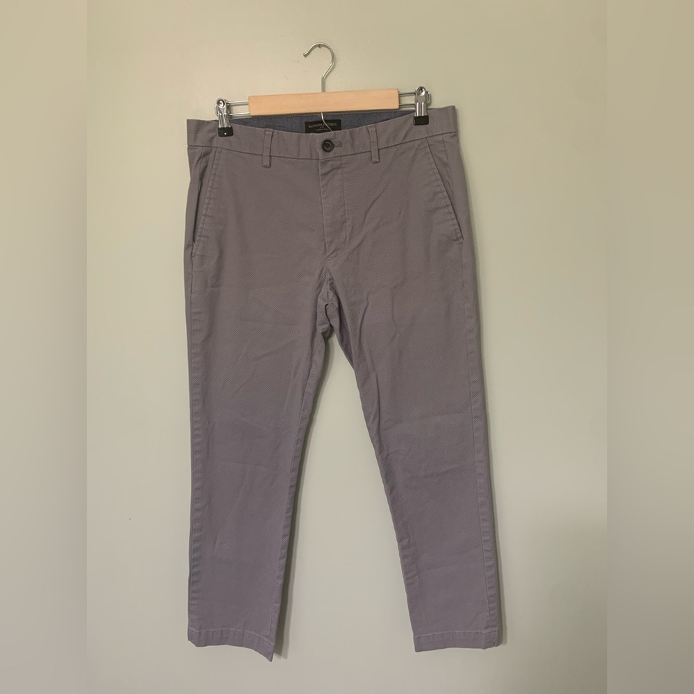 Banana Republic— 32x30 men’s gray with tiny blue pattern chino pants